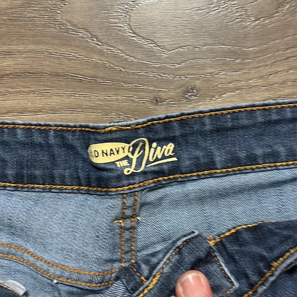 Old navy shorts - Picture 2 of 3